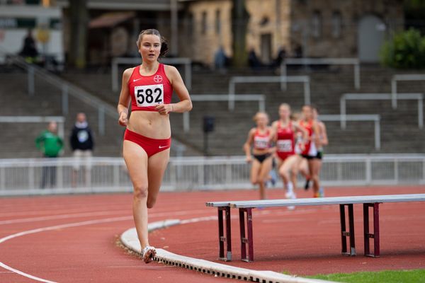 Lotte Meyberg (TSV Bayer 04 Leverkusen) ueber 3000m am 11.07.2020 waehrend dem Backontrack-Meeting in Dortmund