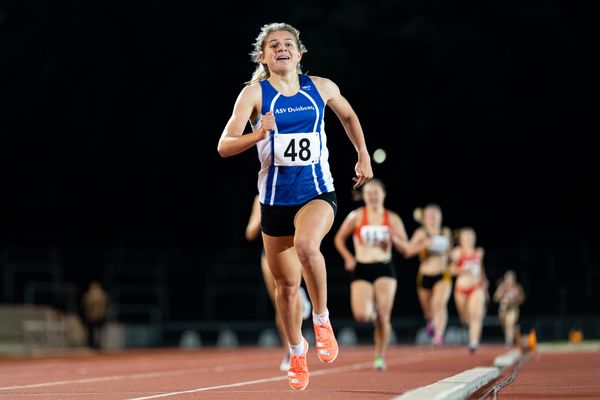 Anneke Vortmeier (ASV Duisburg) ueber 1500m am 11.07.2020 waehrend dem Backontrack-Meeting in Dortmund