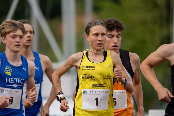 Elena Burkard (LG farbtex Nordschwarzwald) am 25.07.2020 waehrend der Laufnacht der Sparkassen Gala in Regensburg