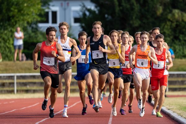 Start des 4. 1500m Laufes am 25.07.2020 waehrend der Laufnacht der Sparkassen Gala in Regensburg. Im Bild: Lukas Abele (SSC Hanau-Rodenbach), Jens Mergenthaler (SV Winnenden), Marc Tortell (Athletics Team Karben), Kilian Gruenhagen (LG Braunschweig), Maximilian Pingpank (Hannover Athletics), Thilo Brill (LG Nord Berlin)