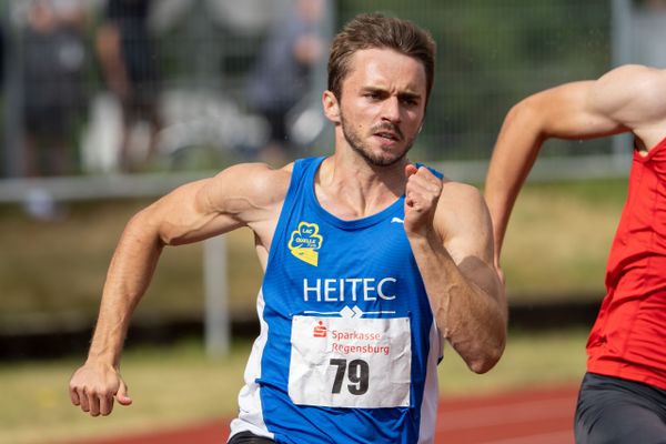 Jonas Huegen (LAC Quelle Fuerth) ueber 200m am 26.07.2020 waehrend der Sparkassen Gala in Regensburg