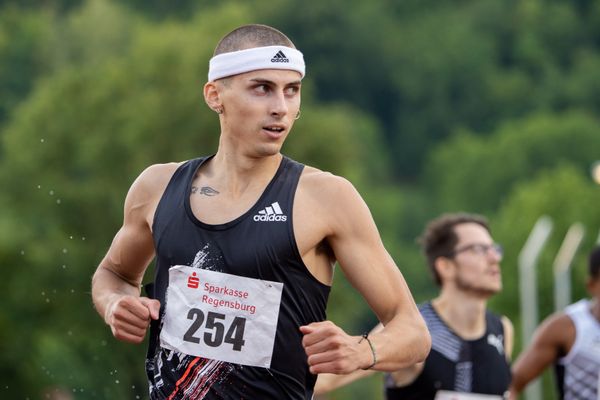 Constantin Preis (VfL Sindelfingen) ueber 400m Huerden am 26.07.2020 waehrend der Sparkassen Gala in Regensburg