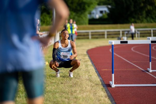 Jordan Gordon (OTB Osnabrueck) muss die 400m Huerden abbrechen am 26.07.2020 waehrend der Sparkassen Gala in Regensburg