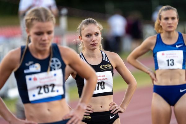 Katharina Trost (LG Stadtwerke Muenchen) vor dem 800m Start am 26.07.2020 waehrend der Sparkassen Gala in Regensburg