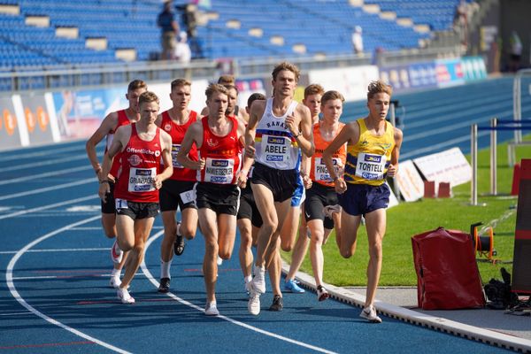 1500m mit Kilian Gruenhagen (LG Braunschweig), Felix Wammetsberger (LG Region Karlsruhe), Lukas Abele (SSC Hanau-Rodenbach), Maximilian Pingpank (Hannover Athletics), Marc Tortell (Athletics Team Karben) am 09.08.2020 waehrend den deutschen Leichtathletik-Meisterschaften 2020 im Eintracht-Stadion in Braunschweig an Tag 2 (Nachmittags-Session)