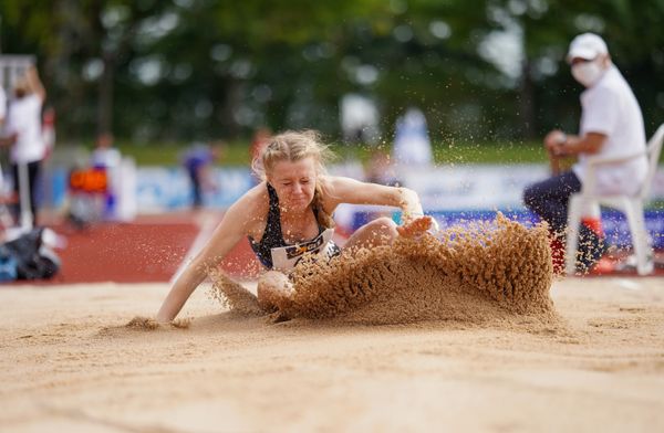 Meret Joeris (USC Mainz) im Weitsprung;Deutsche Leichtathletik-Mehrkampfmeisterschaften (Tag 1) am 22.08.2020 in Vaterstetten (Bayern)