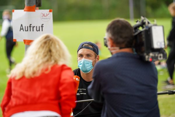 Mathias Brugger (SSV Ulm 1846) im Interview vor dem Wettkampf ;Deutsche Leichtathletik-Mehrkampfmeisterschaften (Tag 2) am 22.08.2020 in Vaterstetten (Bayern)