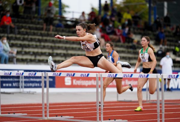 Miriam Sinning (LG Eintracht Frankfurt) ueber 100m Huerdene;Deutsche Leichtathletik-Mehrkampfmeisterschaften (Tag 2) am 22.08.2020 in Vaterstetten (Bayern)