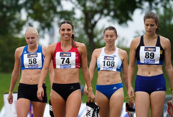 Anna-Lena Obermaier (SWC Regensburg) nach dem 100m Huerden Lauf;Deutsche Leichtathletik-Mehrkampfmeisterschaften (Tag 2) am 22.08.2020 in Vaterstetten (Bayern)