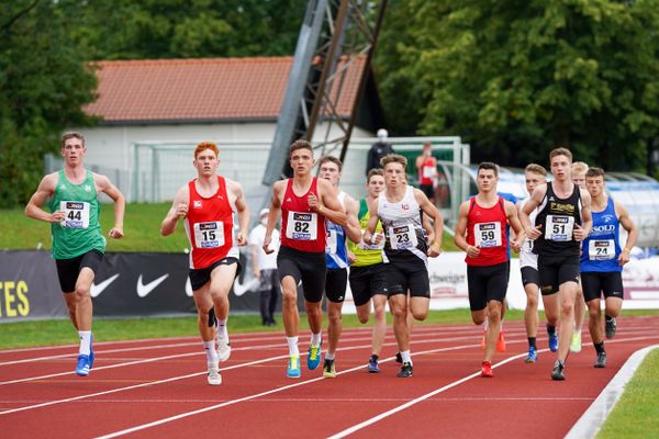 1500m der U18 mit Maximilian Karsten (VfL Wolfsburg), Simon Buethe (LC Paderborn), Tyrel Prenz (SC Potsdam), Ferdinand Eichholz (LG Filder), Bjoern Langer (LG Wettenberg), Sebastian Kottmann (LG Stadtwerke Muenchen), Moritz Eisold (LG Tuttlingen-Fridingen); Deutsche Leichtathletik-Mehrkampfmeisterschaften (Tag 2) am 22.08.2020 in Vaterstetten (Bayern)