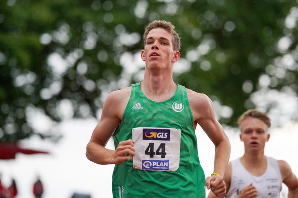 Deutscher U18 Mehrkampf Meister Maximilian Karsten (VfL Wolfsburg) ueber 1500m;Deutsche Leichtathletik-Mehrkampfmeisterschaften (Tag 2) am 22.08.2020 in Vaterstetten (Bayern)