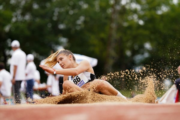 Cora Reitbauer (LG Filder) beim Weitsprung; Deutsche Leichtathletik-Mehrkampfmeisterschaften (Tag 3) am 23.08.2020 in Vaterstetten (Bayern)