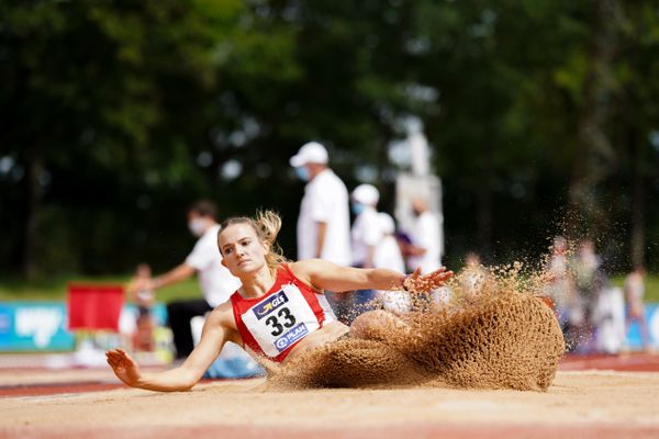 Vanessa Grimm (Koenigsteiner LV) im Weitsprung; Deutsche Leichtathletik-Mehrkampfmeisterschaften (Tag 3) am 23.08.2020 in Vaterstetten (Bayern)