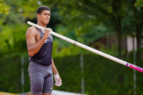 Malik Diakite (Hannover 96) beim Stabhoch;Deutsche Leichtathletik-Mehrkampfmeisterschaften (Tag 3) am 23.08.2020 in Vaterstetten (Bayern)