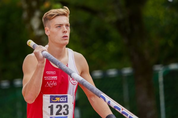 Jannis Wolff (Aachener TG) beim Stabhoch;Deutsche Leichtathletik-Mehrkampfmeisterschaften (Tag 3) am 23.08.2020 in Vaterstetten (Bayern)