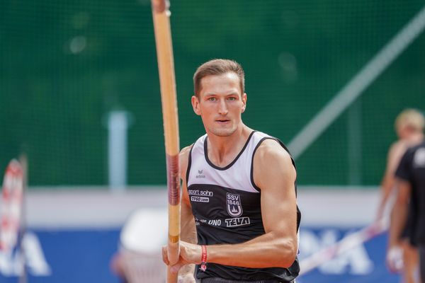 Luca Dieckmann (SSV Ulm 1846) beim Stabhoch;Deutsche Leichtathletik-Mehrkampfmeisterschaften (Tag 3) am 23.08.2020 in Vaterstetten (Bayern)