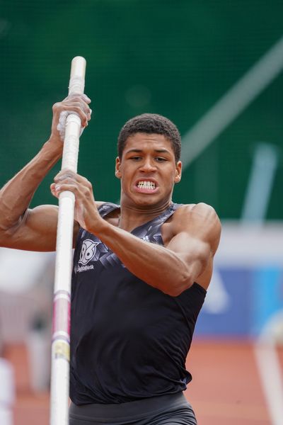 Malik Diakite (Hannover 96) beim Stabhoch;Deutsche Leichtathletik-Mehrkampfmeisterschaften (Tag 3) am 23.08.2020 in Vaterstetten (Bayern)