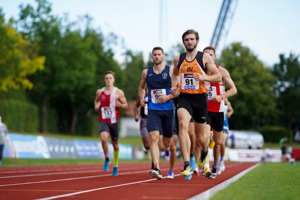 1500m der Maenner mit Jan Ruhrmann (LAV Bayer Uerdingen/Dormagen) und Mario Saur (MTV 1881 Ingolstadt; Deutsche Leichtathletik-Mehrkampfmeisterschaften (Tag 3) am 23.08.2020 in Vaterstetten (Bayern)