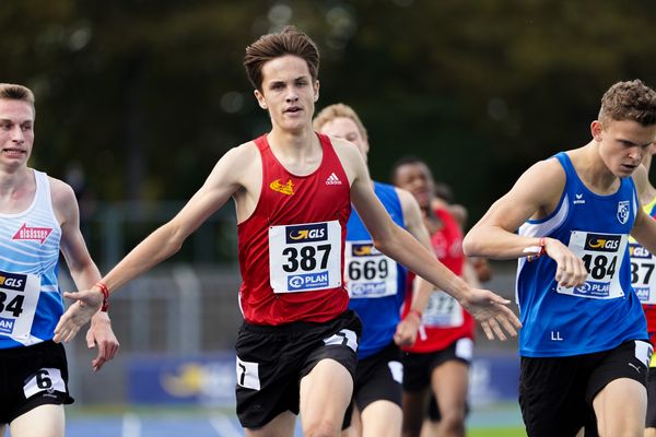 Tim Kalies (Braunschweiger Laufclub) gewinnt den zweiten 1500m Vorlauf und zieht direkt ins Finale ein am 04.09.2020 waehrend den deutschen Leichtathletik-Jugendmeisterschaften im Frankenstadion in Heilbronn (Tag1)