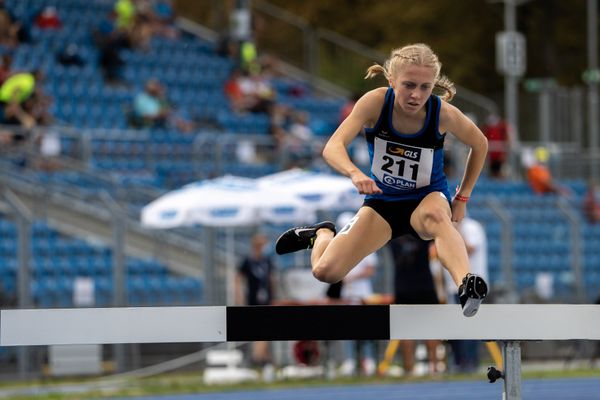 Ronja Funck (TV Jahn Walsrode) ueber 2000m Hindernis am 04.09.2020 waehrend den deutschen Leichtathletik-Jugendmeisterschaften im Frankenstadion in Heilbronn (Tag1)