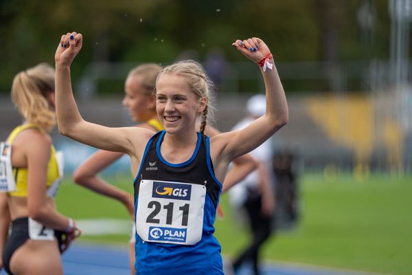 Ronja Funck (TV Jahn Walsrode) ueber 2000m Hindernis am 04.09.2020 waehrend den deutschen Leichtathletik-Jugendmeisterschaften im Frankenstadion in Heilbronn (Tag1)