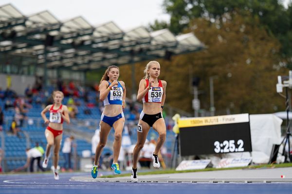 Lisa Merkel (LG Region Karlsruhe) und Julia Rath (LAC Quelle Fuerth) im 1500m Finale am 05.09.2020 waehrend den deutschen Leichtathletik-Jugendmeisterschaften im Frankenstadion in Heilbronn (Tag2)