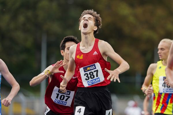 Tim Kalies (Braunschweiger Laufclub) freut sich ueber Silber ueber 1500m am 05.09.2020 waehrend den deutschen Leichtathletik-Jugendmeisterschaften im Frankenstadion in Heilbronn (Tag2)