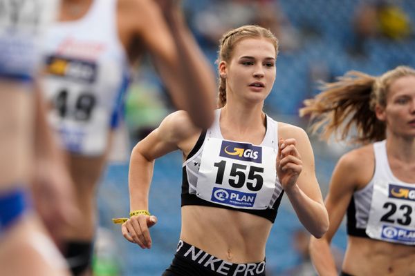 Rieke Emmrich (LC Nordhorn) ueber 800m am 05.09.2020 waehrend den deutschen Leichtathletik-Jugendmeisterschaften im Frankenstadion in Heilbronn (Tag2)