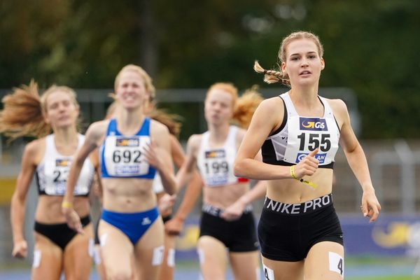 Rieke Emmrich (LC Nordhorn) ueber 800m am 05.09.2020 waehrend den deutschen Leichtathletik-Jugendmeisterschaften im Frankenstadion in Heilbronn (Tag2)