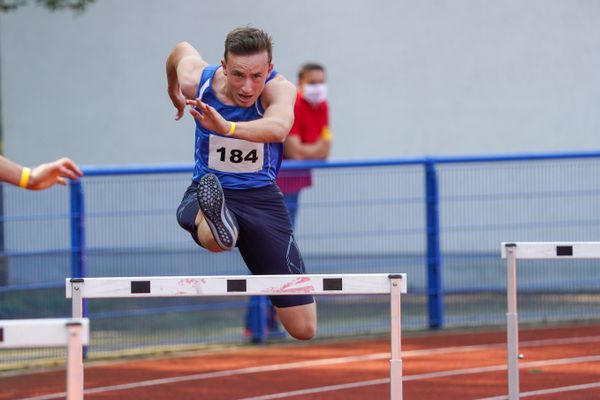 Jonas Pannevis (LG Kreis Verden) gewinnt ueber 400m Huerden der Maenner am 12.09.2020 waehrend den niedersaechsischen Leichtathletik-Landesmeisterschaften im Erika-Fisch-Stadion in Hannover (Tag 1)