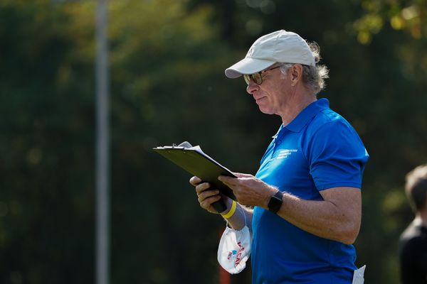 Der Stadionsprecher am 12.09.2020 waehrend den niedersaechsischen Leichtathletik-Landesmeisterschaften im Erika-Fisch-Stadion in Hannover (Tag 1)