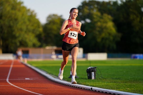 Svenja Pingpank (Hannover Athletics) ueber 5000m am 12.09.2020 waehrend den niedersaechsischen Leichtathletik-Landesmeisterschaften im Erika-Fisch-Stadion in Hannover (Tag 1)