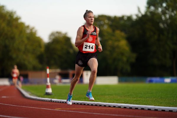 Nils Huhtakangas (LG Osnabrueck) ueber 5000m am 12.09.2020 waehrend den niedersaechsischen Leichtathletik-Landesmeisterschaften im Erika-Fisch-Stadion in Hannover (Tag 1)