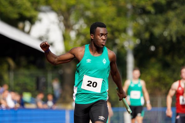 Noah Olabisi (SV Werder Bremen) in der 4x100m Staffel am 13.09.2020 waehrend den niedersaechsischen Leichtathletik-Landesmeisterschaften im Erika-Fisch-Stadion in Hannover (Tag 2)