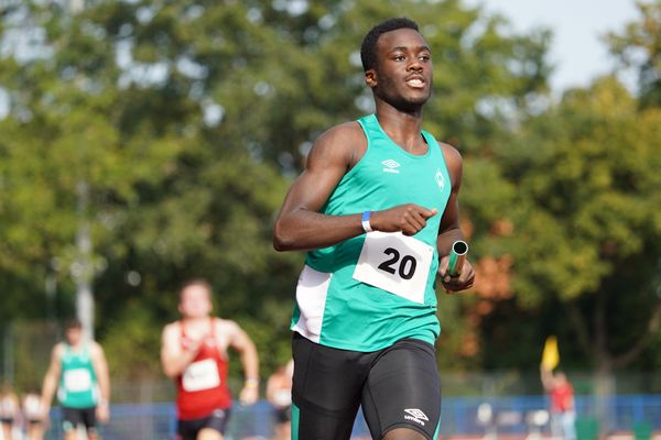 Noah Olabisi (SV Werder Bremen) in der 4x100m Staffel am 13.09.2020 waehrend den niedersaechsischen Leichtathletik-Landesmeisterschaften im Erika-Fisch-Stadion in Hannover (Tag 2)