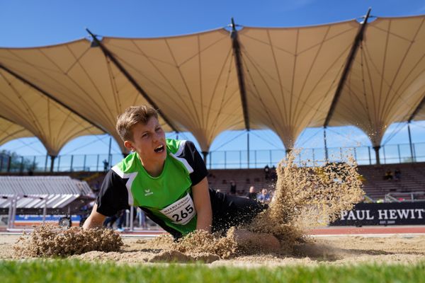 Simon Weissflog (TSV Wehdel) im Weitsprung am 19.09.2020 waehrend den niedersaechsischen Leichtathletik-Landesmeisterschaften U18/U20 im Stadion am Marschweg in Oldenburg (Tag 1)