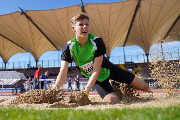 Simon Weissflog (TSV Wehdel) im Weitsprung am 19.09.2020 waehrend den niedersaechsischen Leichtathletik-Landesmeisterschaften U18/U20 im Stadion am Marschweg in Oldenburg (Tag 1)