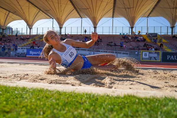 Melina Schroeder (Garbsener SC) im Weitsprung am 19.09.2020 waehrend den niedersaechsischen Leichtathletik-Landesmeisterschaften U18/U20 im Stadion am Marschweg in Oldenburg (Tag 1)