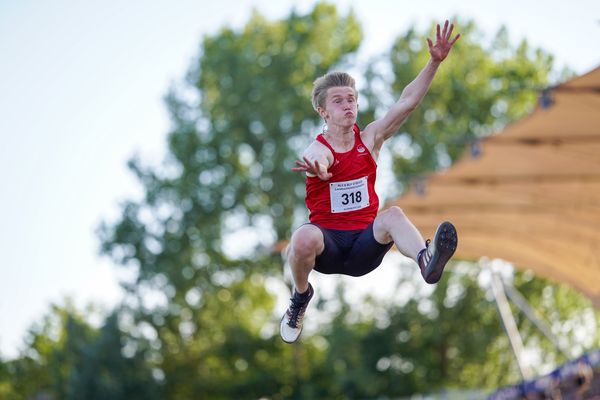 Luis Grewe (VfL Eintracht Hannover) im Weitsprung am 19.09.2020 waehrend den niedersaechsischen Leichtathletik-Landesmeisterschaften U18/U20 im Stadion am Marschweg in Oldenburg (Tag 1)