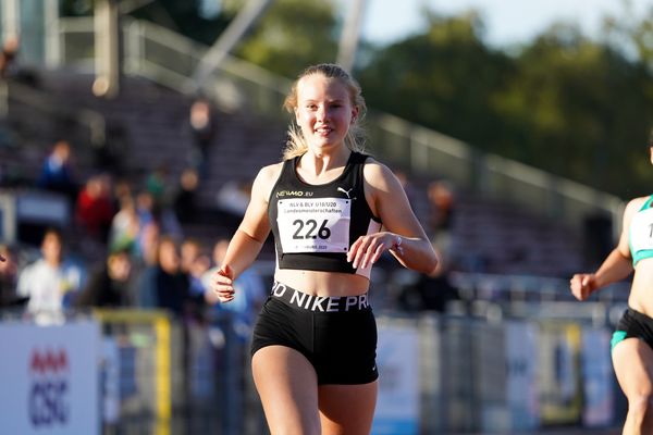 Jule Wachtendorf (SV Nordenham) am 19.09.2020 waehrend den niedersaechsischen Leichtathletik-Landesmeisterschaften U18/U20 im Stadion am Marschweg in Oldenburg (Tag 1)