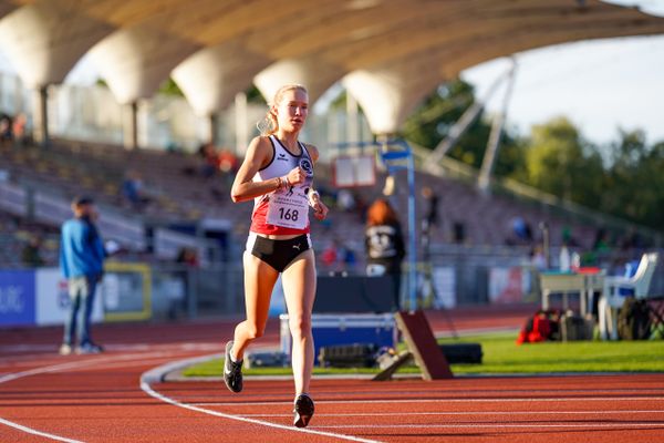 Svea Timm (Lueneburger SV) ueber 3000m am 19.09.2020 waehrend den niedersaechsischen Leichtathletik-Landesmeisterschaften U18/U20 im Stadion am Marschweg in Oldenburg (Tag 1)