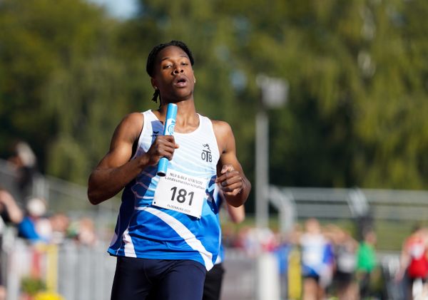 Schlusslaeufer Jafia Lehmann (OTB Osnabrueck) der 4x100m Staffel des Osnabruecker TBs am 20.09.2020 waehrend den niedersaechsischen Leichtathletik-Landesmeisterschaften U18/U20 im Stadion am Marschweg in Oldenburg (Tag 2)