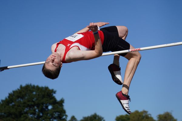 Alexander Bai (MTV Hanstedt) im Hochsprung am 20.09.2020 waehrend den niedersaechsischen Leichtathletik-Landesmeisterschaften U18/U20 im Stadion am Marschweg in Oldenburg (Tag 2)