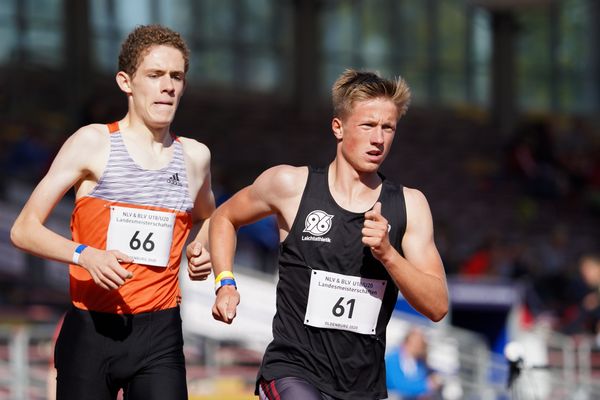 Bjarne Bernstein (Hannover 96) vor Jasper Ott (Hannover Athletics) am 20.09.2020 waehrend den niedersaechsischen Leichtathletik-Landesmeisterschaften U18/U20 im Stadion am Marschweg in Oldenburg (Tag 2)