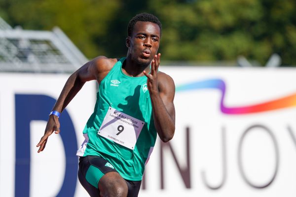 Noah Olabisi (SV Werder Bremen) ueber 200m am 20.09.2020 waehrend den niedersaechsischen Leichtathletik-Landesmeisterschaften U18/U20 im Stadion am Marschweg in Oldenburg (Tag 2)