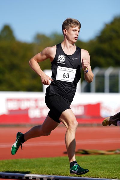 Lukas Schendel (Hannover 96) am 20.09.2020 waehrend den niedersaechsischen Leichtathletik-Landesmeisterschaften U18/U20 im Stadion am Marschweg in Oldenburg (Tag 2)