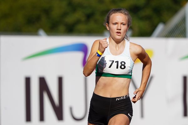 Nele Jaworski (VfL Wolfsburg) ueber 200m am 20.09.2020 waehrend den niedersaechsischen Leichtathletik-Landesmeisterschaften U18/U20 im Stadion am Marschweg in Oldenburg (Tag 2)