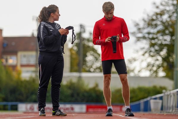 Fabian Dammermann (LG Osnabrueck) mit der Smartrack-App am 15.10.2020 im Sportpark Gretesch