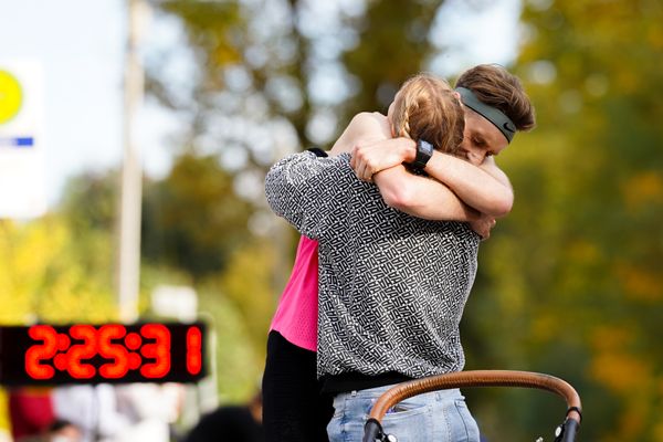 Maik Wollherr (OFV Ostercappeln) und Siri Wollherr am 25.10.2020 beim BLN 42195 Halbmarathon & Marathon in Bernoewe (Stadt Oranienburg)