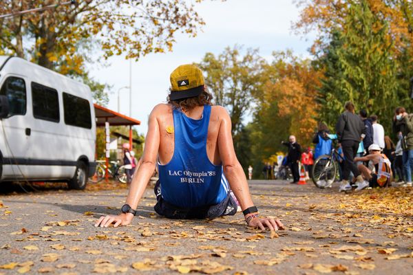 Tobias Singer (LAC Olympia 88 Berlin) nach Marathon am 25.10.2020 beim BLN 42195 Halbmarathon & Marathon in Bernoewe (Stadt Oranienburg)